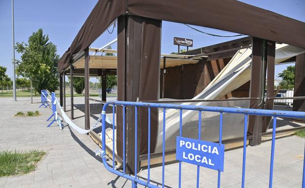 El quiosco cerrado del río en Badajoz sale a explotación por 3.600 euros