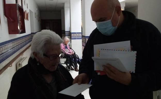 Tarjetas navideñas para felicitar las fiestas a los usuarios de la residencia