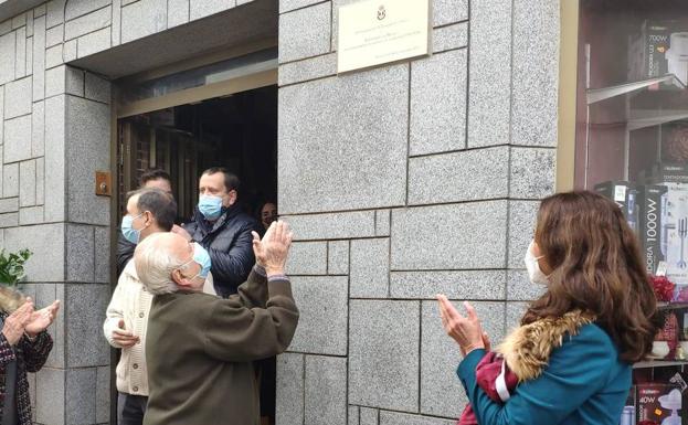 La ferretería Casa Manso recibe un homenaje por sus 100 años de historia