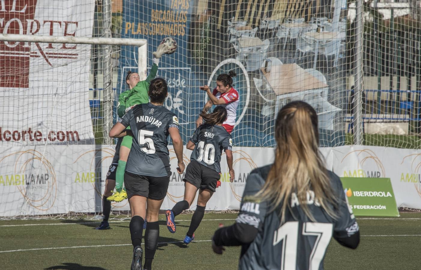 El Santa, sin pólvora en la traca final del año