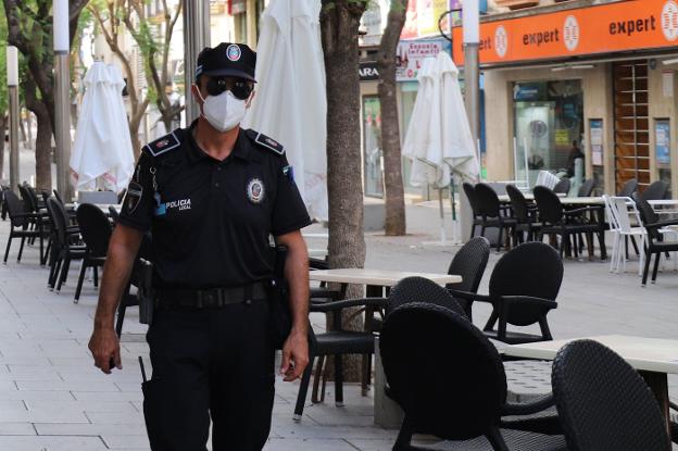 Agente de Policía Local en la zona centro de Don Benito. / HOY