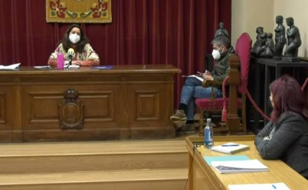 Nuevo enfrentamiento entre la portavoz socialista y la alcaldesa durante el pleno