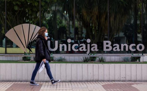 La fusión de Unicaja y Liberbank recortará los costes un 20%