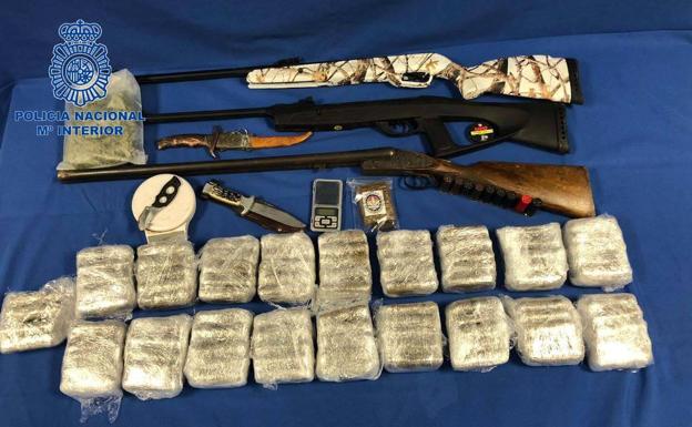 Dos arrestados en Mérida por transportar diez kilos de hachís en su coche