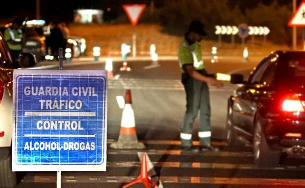 'Cazado' un conductor de Plasencia cuando incumplía el toque de queda y da positivo en cuatro drogas