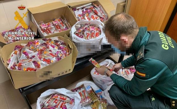 Retiran casi 2.000 artículos pirotécnicos en municipios de Badajoz