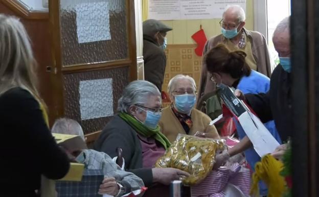 Visita de los Reyes Magos al Hogar de San Blas y a las Madres Agustinas