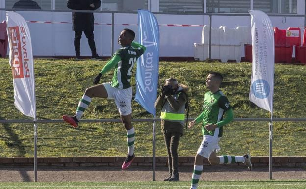 Marvin, en plena celebración tras conseguir el único gol del partido. /jorge rey