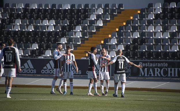 La segunda unidad del CD Badajoz responde con goles