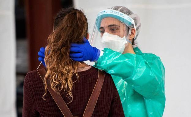 Vuelve a bajar la incidencia en una jornada sin contagios