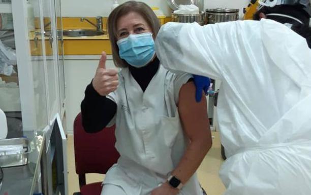 Comienzan a vacunarse los profesionales del centro de salud de Fregenal de la Sierra