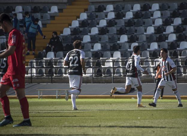 El banquillo blanquinegro pide paso