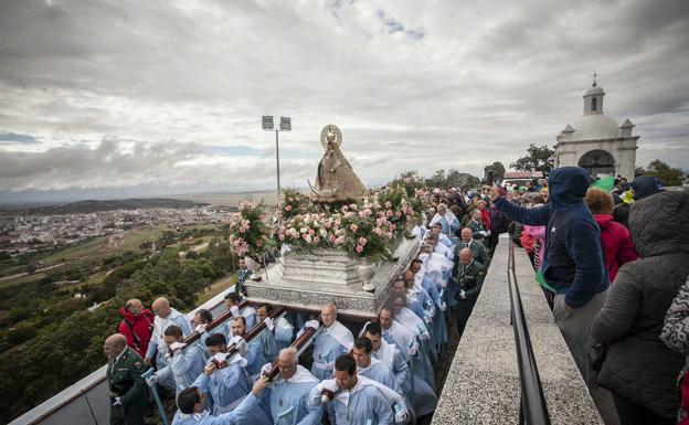 La cofradía de la Virgen de la Montaña cancela la bajada y busca alternativas