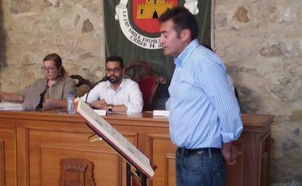 PP e IU de Olivenza critican la vacunación del concejal delegado de la residencia municipal