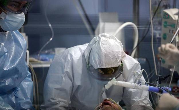 Vuelta a la treintena de casos activos