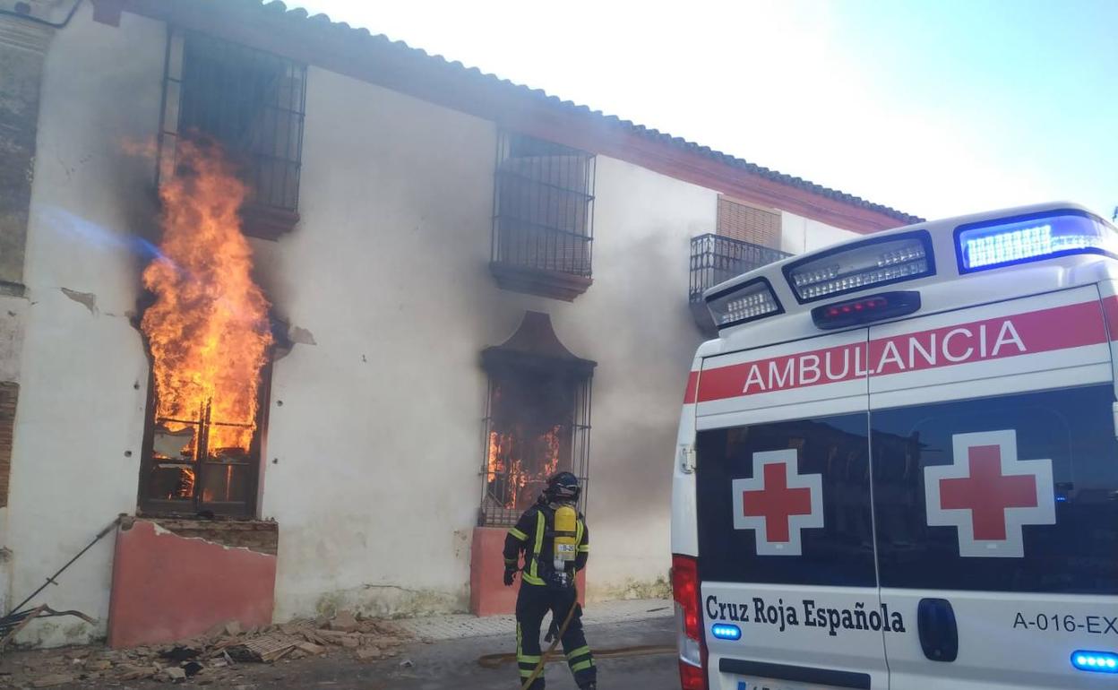Un Fallecido Y Dos Mujeres Heridas En El Incendio De Una Vivienda En Oliva De Mérida Hoy