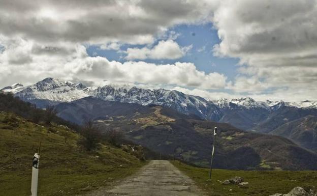 La Vuelta de las catedrales descubre el Gamoniteiro, hermano del Angliru