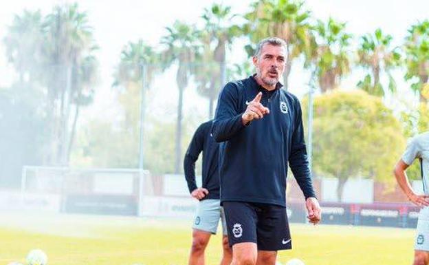 Clavería se basta para darle la victoria al Montijo que sigue en lo alto de la tabla