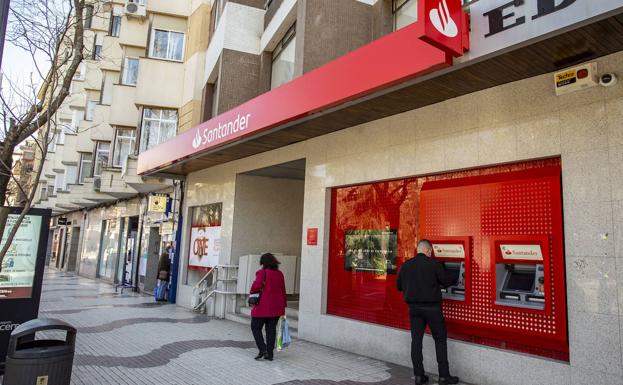 Un banco deberá indemnizar a la viuda de un empleado de Cáceres que falleció por estrés laboral