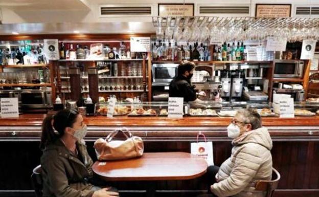 La Junta autoriza la ampliación de los horarios de bares y comercios desde este sábado