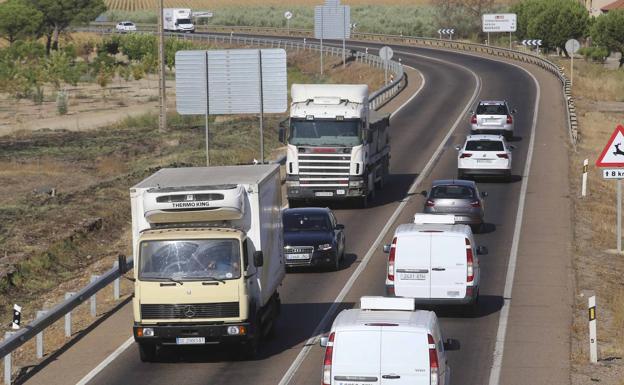 Muere un camionero extremeño al explotar la rueda que estaba revisando en Piedrabuena