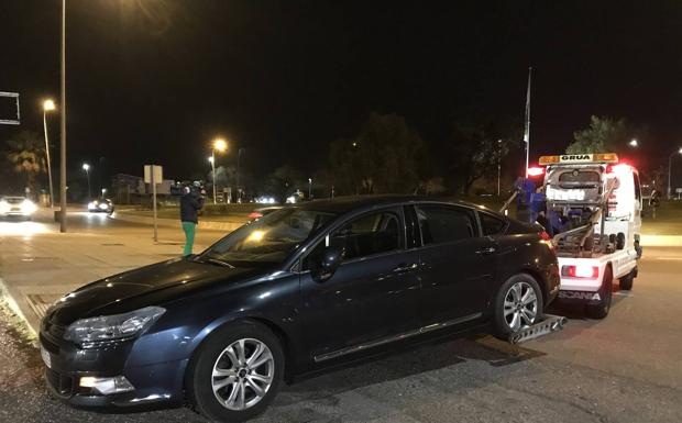 Huyen de un control en Almendralejo y dejan abandonado un coche con 300 kilos de hachís en Mérida