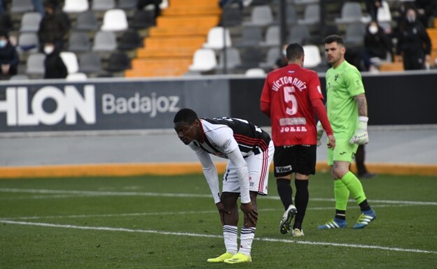 Tahiru Awudu durante el partido del Badajoz ante el Talavera en el Nuevo Vivero. /JOSÉ VICENTE ARNELAS