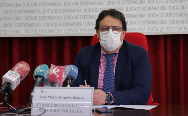 Vergeles pide a los universitarios que regresen en Semana Santa que limiten su vida social