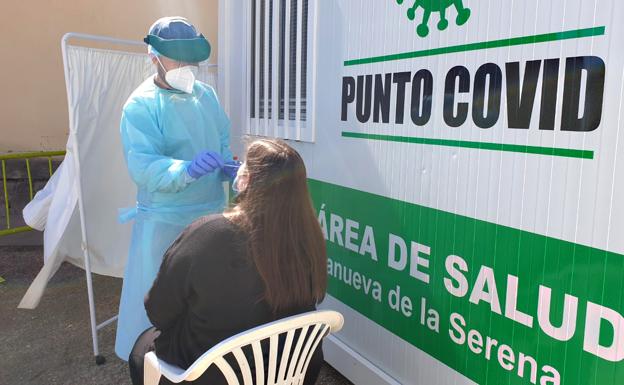 Villanueva amplía una semana su cribado masivo ante al aumento de asintomáticos