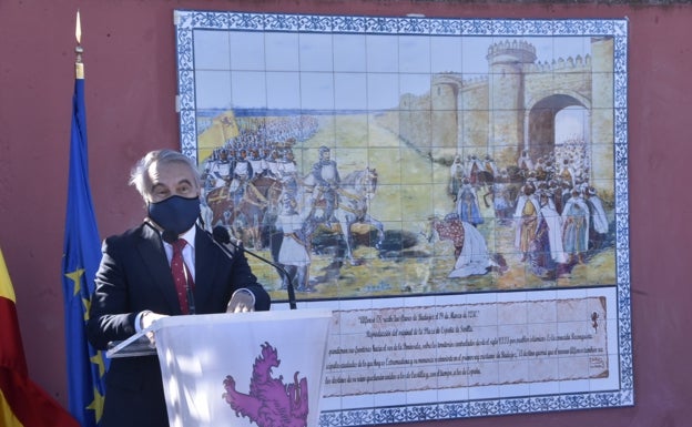 El parque del río de Badajoz estrena un mosaico de azulejos en homenaje a Alfonso IX