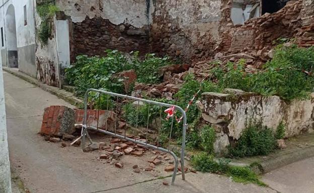 El PSOE critica el tiempo que lleva cortada la Calle Almendro de Fregenal