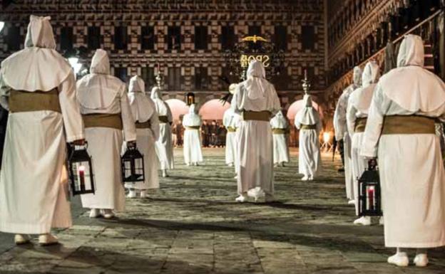 El museo Luis de Morales acoge varias exposiciones para vivir la Semana Santa con la misma pasión de siempre