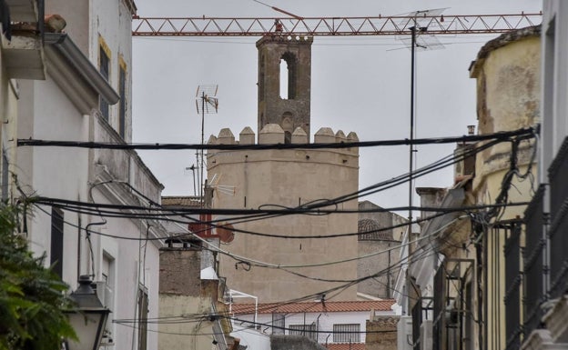 Los cables aéreos desaparecerán de una veintena de calles de Badajoz este año