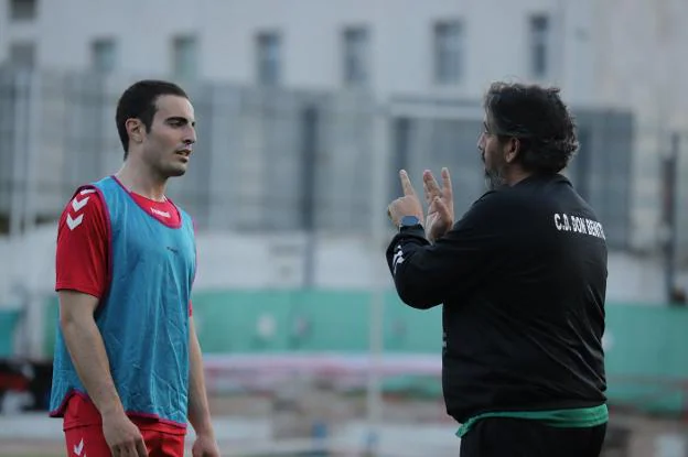 Goñi entrenó ayer con Juan García y sus nuevos compañeros. / E. DOMEQUE