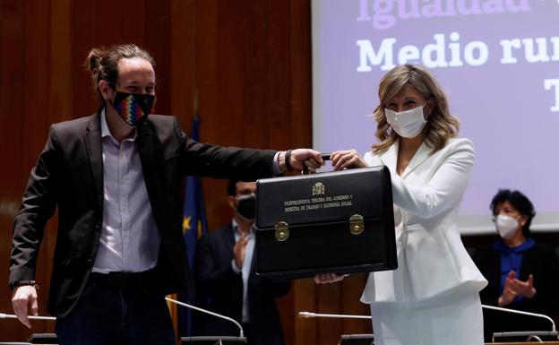 Traspaso de la cartera de vicepresidente de Pablo Iglesias a Yolanda Díaz esta semana./HOY