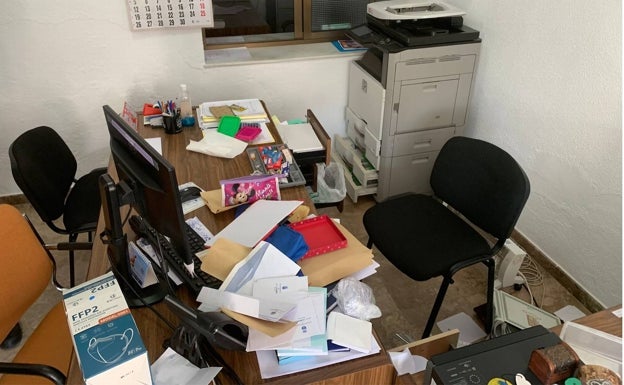 Irrumpen de madrugada en el Ayuntamiento de La Morera y en un bar para llevarse dinero