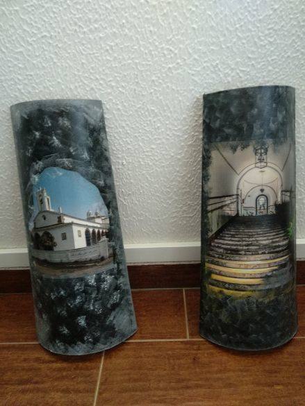 El taller de manualidades del programa de familia y mayores ofrece dos tejas pintadas a la rifa de tableros