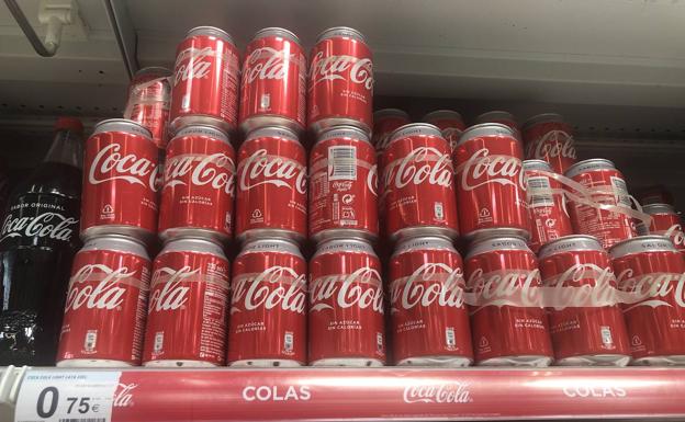 ¿Por qué la Coca Cola es más cara en el súper?