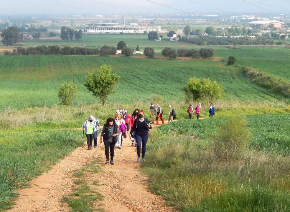 La pandemia llena el campo extremeño de senderistas