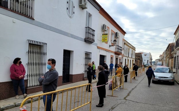 La alta incidencia de la covid provoca el cierre de Malpartida de Cáceres y Salvatierra de los Barros