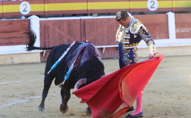 Los toros de Algarra arruinan una tarde de farolillos en Mérida