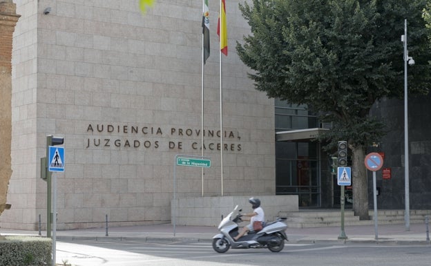 Prisión por tener sexo con mujer en Plasencia haciéndose pasar por amiga
