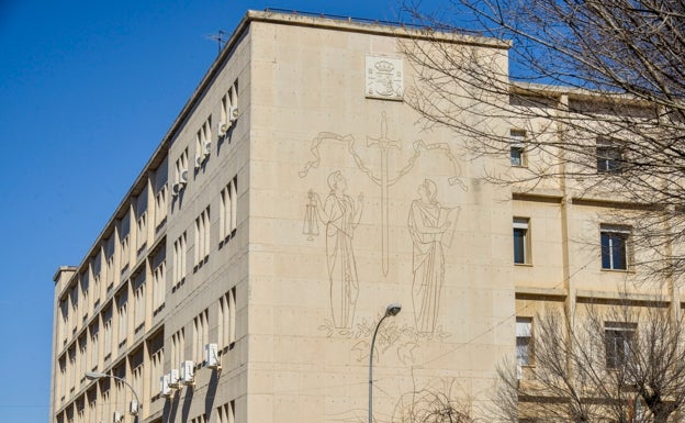 Veinte años de cárcel por violar y secuestrar a su pareja en Badajoz