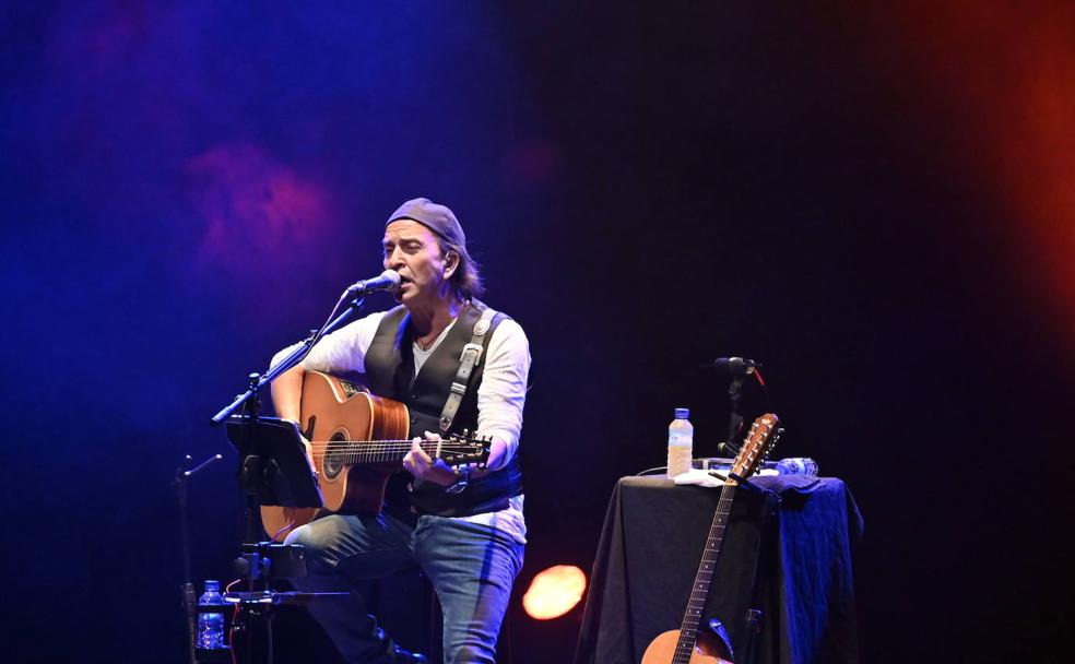 Un buen libro y un disco de Los Secretos