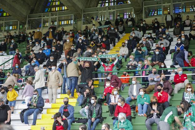 El Cacereño fija dos entradas por abonado