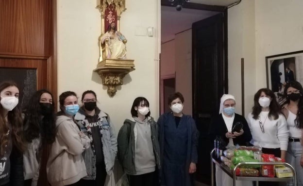 Jóvenes cacereños colaboran con las Hijas de la Milagrosa