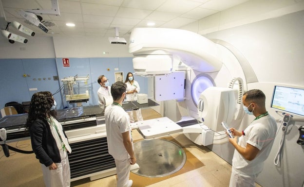 El acelerador lineal de Amancio Ortega empezará a funcionar en Cáceres a finales de mayo