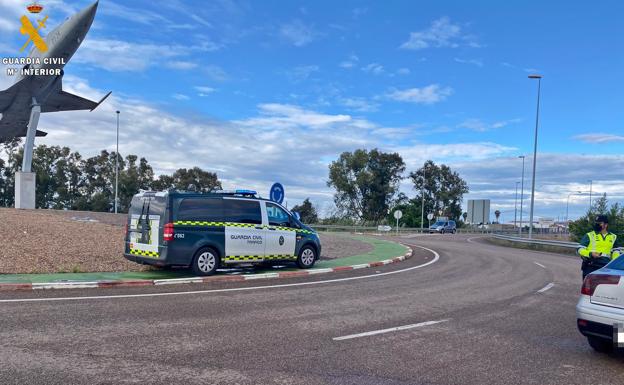 Un conductor montijano investigado por circular ebrio y sin carné por la A-5