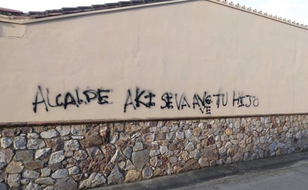 Amenazan de muerte a la familia del alcalde de Guadalupe con una pintada en el cementerio