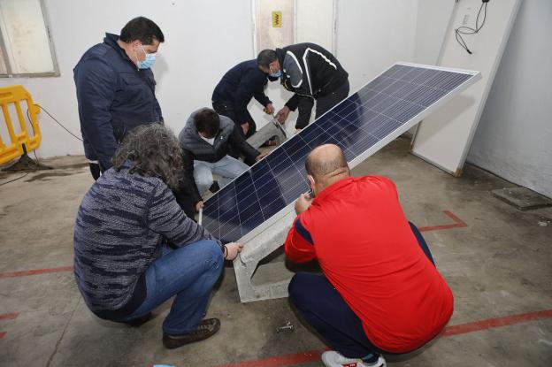 Uno de los cursos de fotovoltaicas impartidos estos meses en Cáceres. / HOY